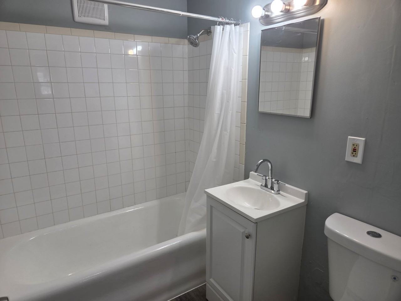 2806 Ne Madison Ave - Photo 5 of 8