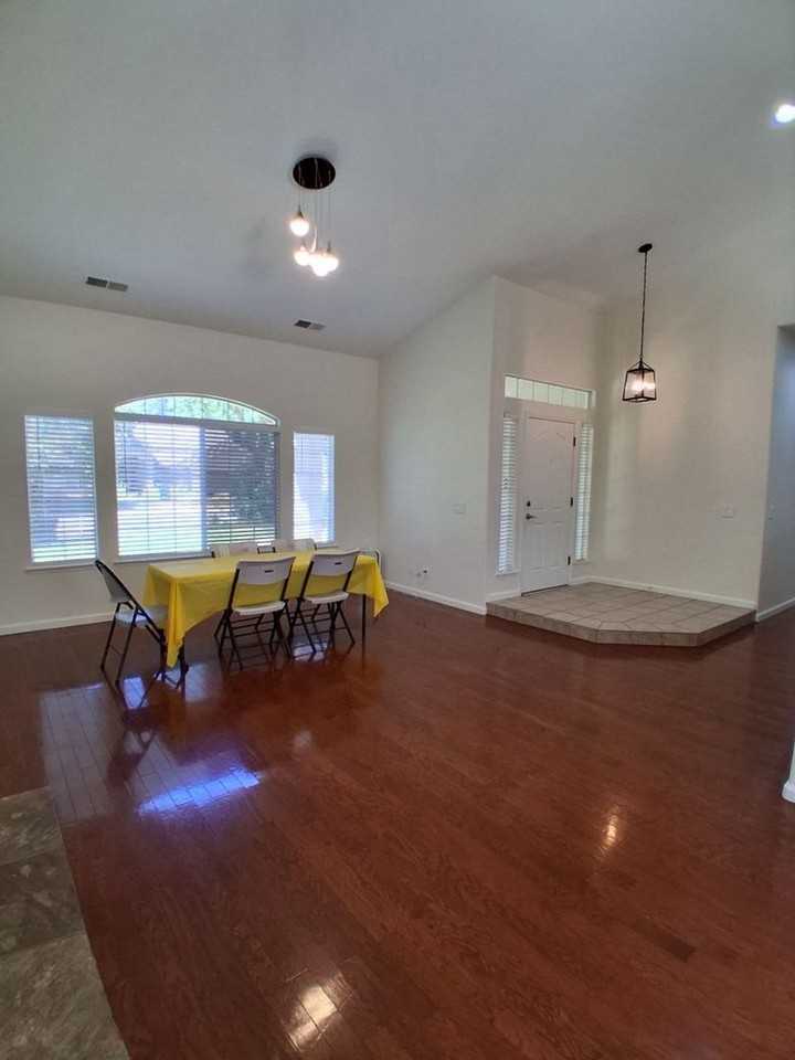 10374 N Sierra Vista Ave - Photo 6 of 23