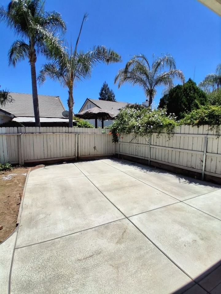 10374 N Sierra Vista Ave - Photo 5 of 10