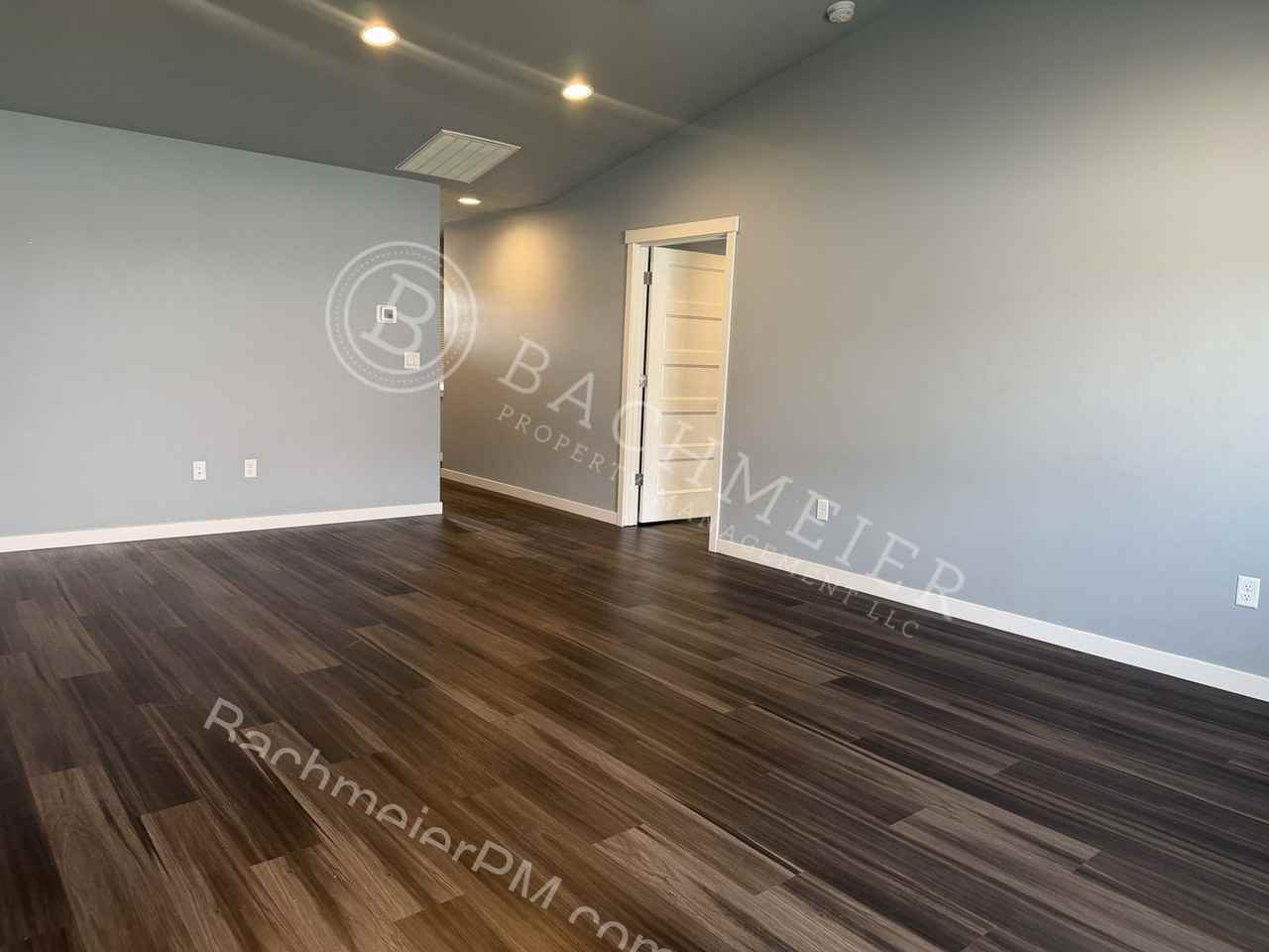 151 Sw Nye Ave - Photo 3 of 19