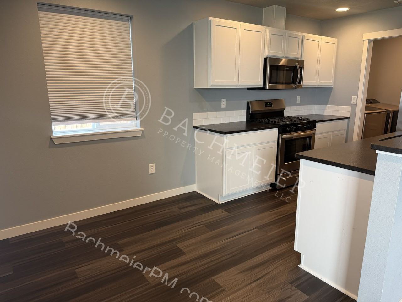 151 Sw Nye Ave - Photo 4 of 19