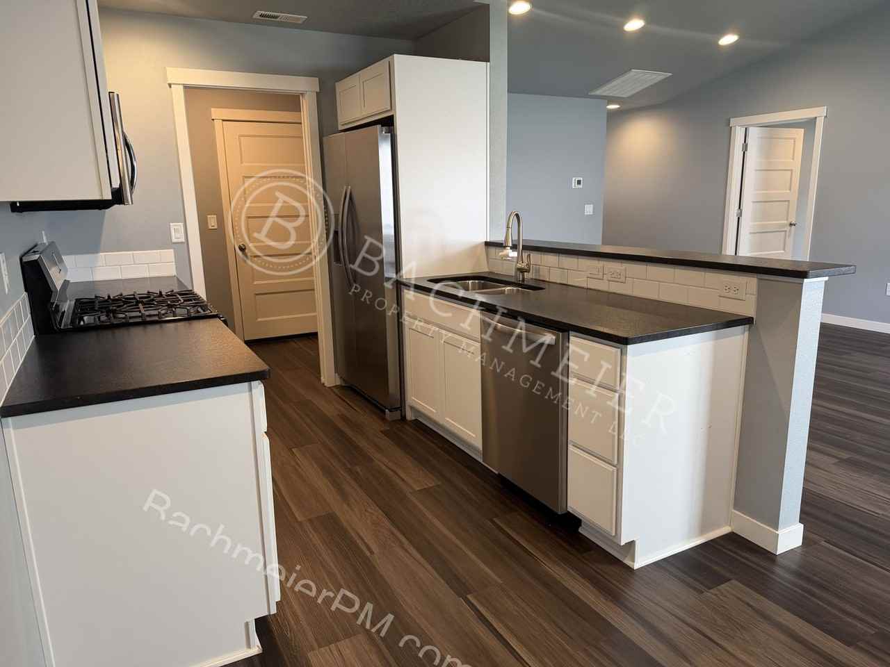 151 Sw Nye Ave - Photo 5 of 19