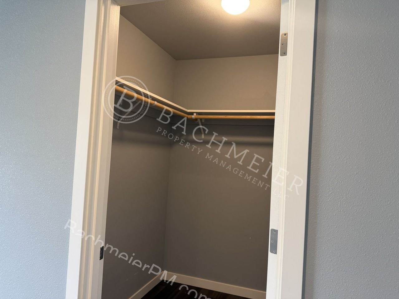 151 Sw Nye Ave - Photo 7 of 19