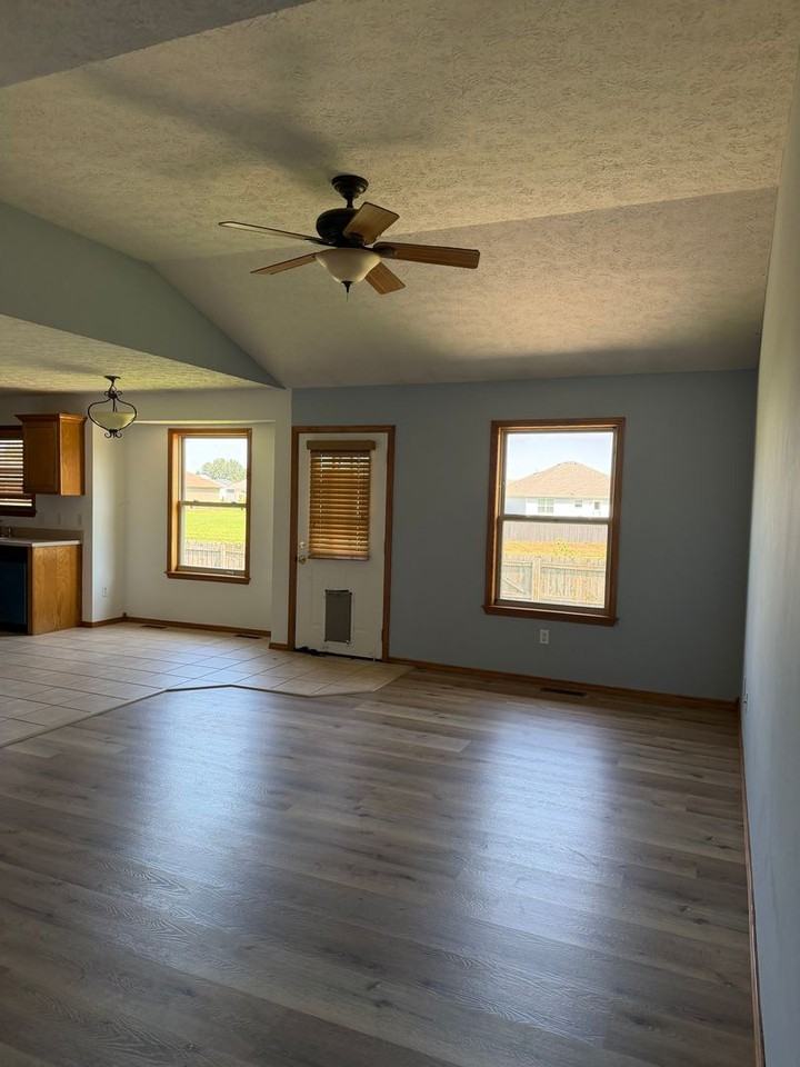 307 E Pintail Dr - Photo 3 of 12