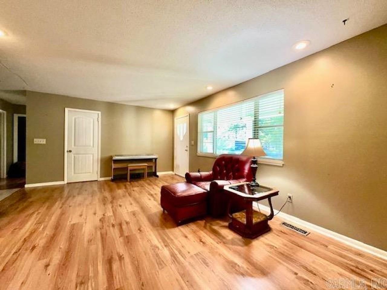307 N Union Ave - Photo 3 of 16