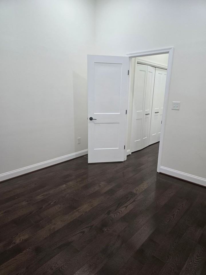 516 N Carrollton Ave - Photo 7 of 11