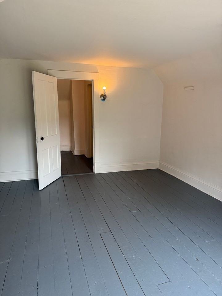 23216 Bergen Rd - Photo 4 of 21
