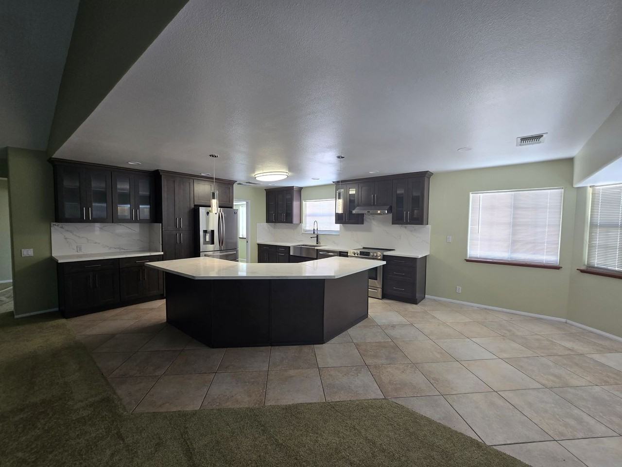 136 W Cielo Ave - Photo 3 of 17