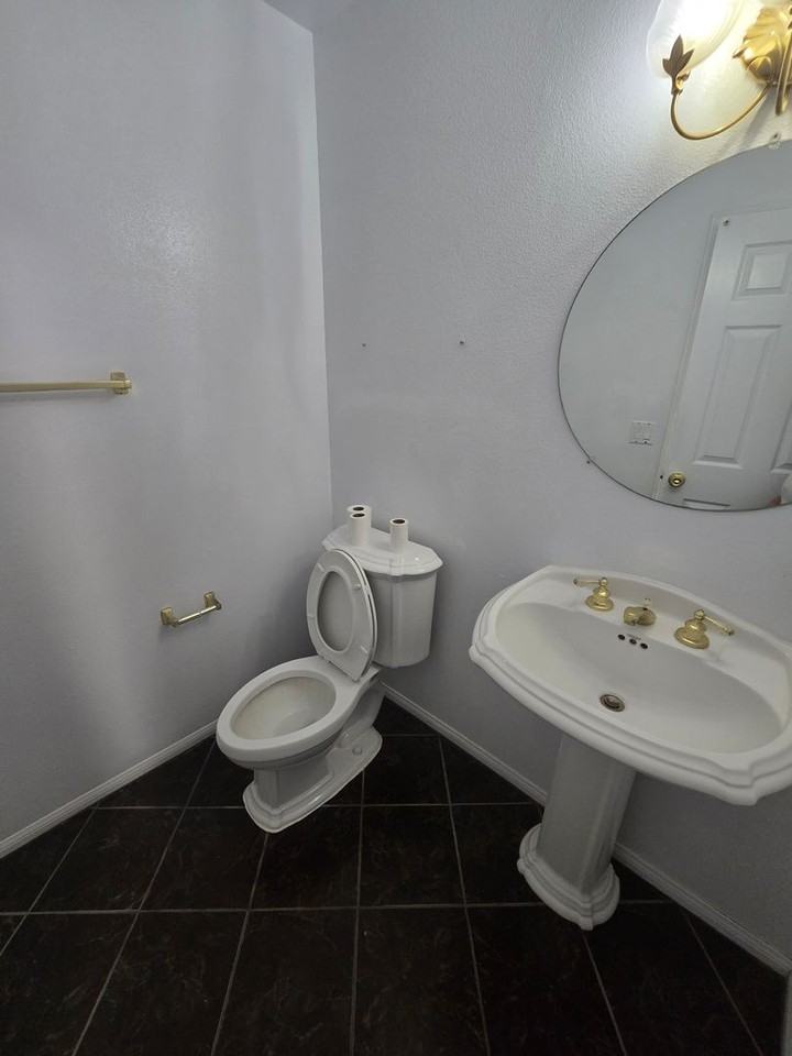 136 W Cielo Ave - Photo 4 of 17