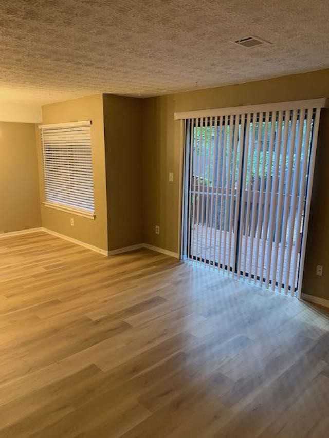3105 Fairington Dr - Photo 6 of 20