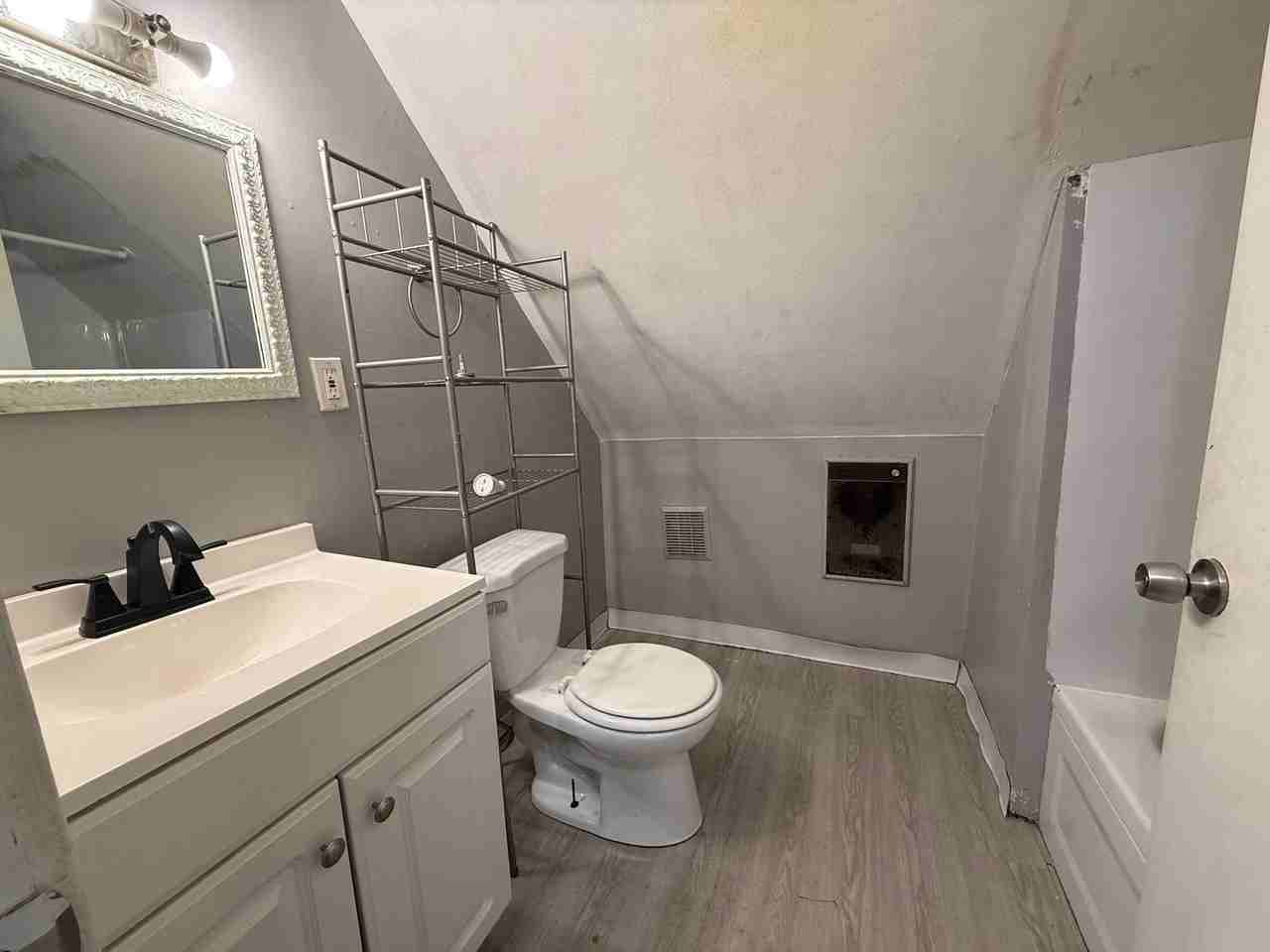 306 Broadway Ave - Photo 3 of 11