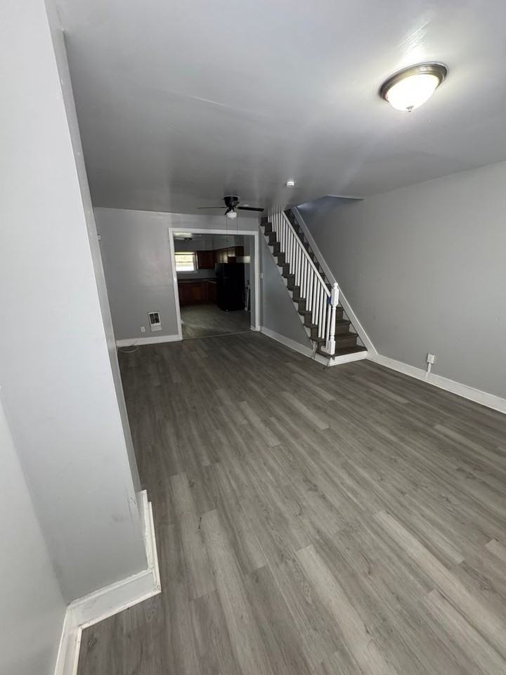 1946 Clarence St - Photo 7 of 18