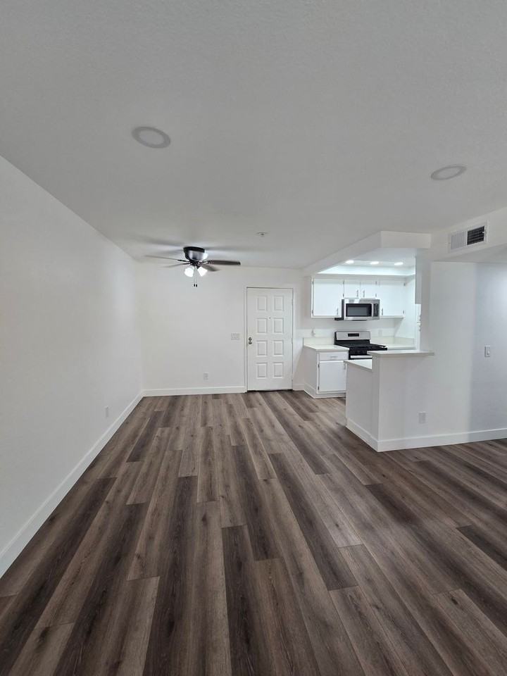9429 Van Nuys Blvd (1450.25) - Photo 2 of 9