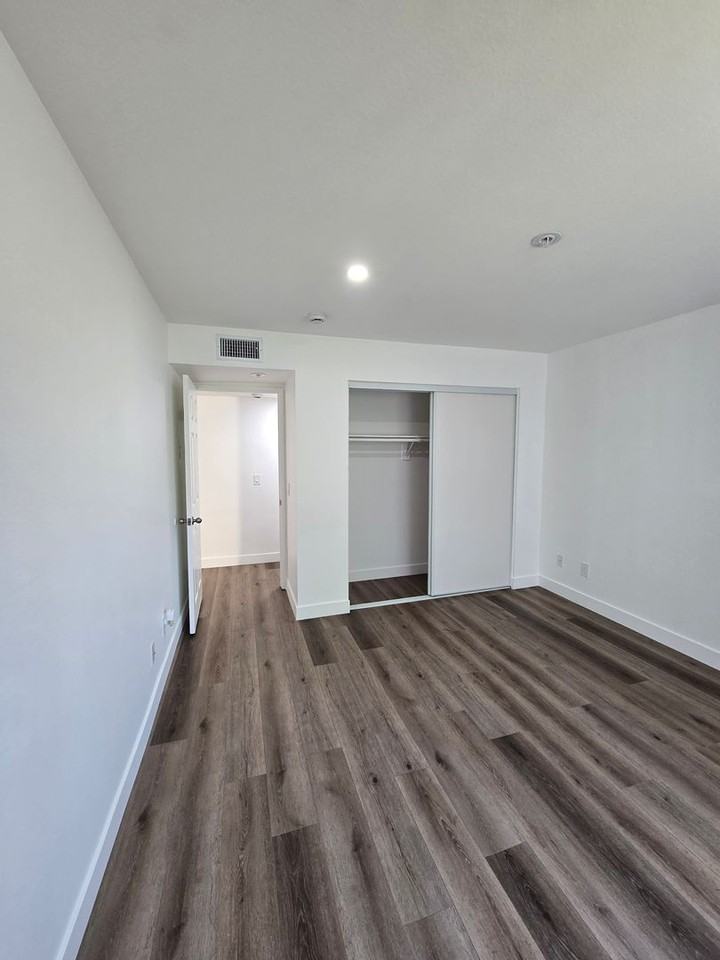 9429 Van Nuys Blvd (1450.25) - Photo 4 of 9