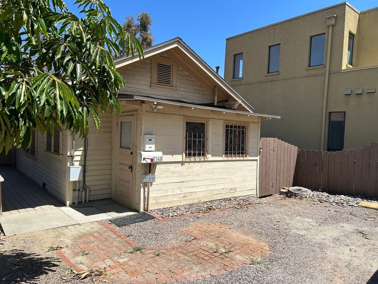 1560 10th Ave