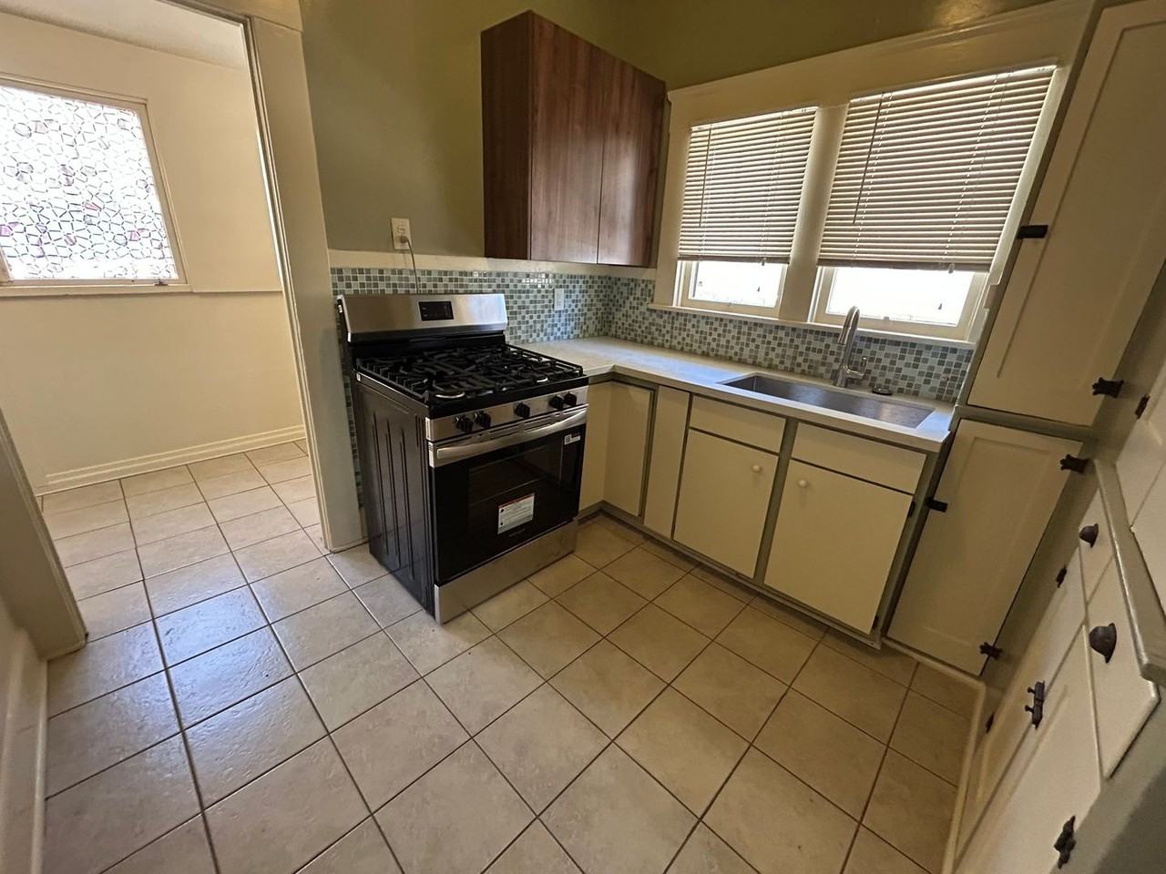 1560 10th Ave - Photo 5 of 17