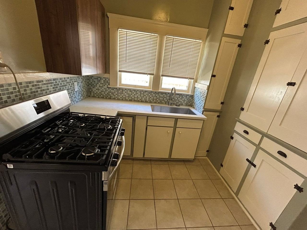 1560 10th Ave - Photo 6 of 17