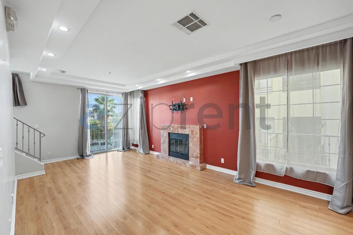 12042 Hart St #5 - Photo 5 of 19