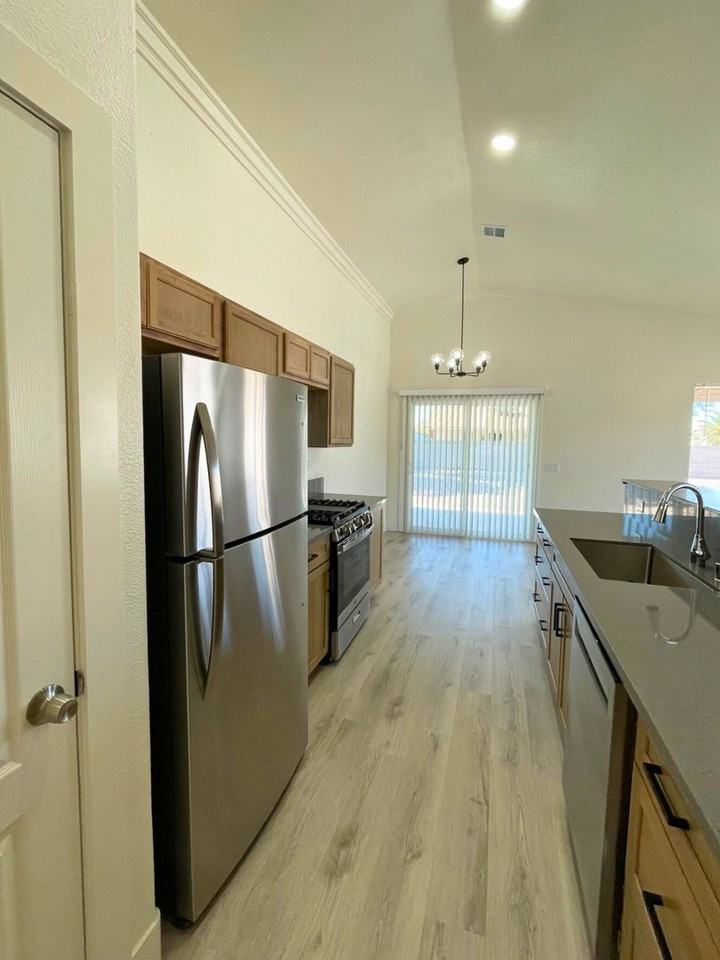 2317 Logsdon Dr - Photo 2 of 35