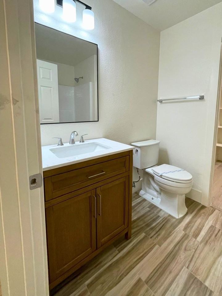 2317 Logsdon Dr - Photo 5 of 35