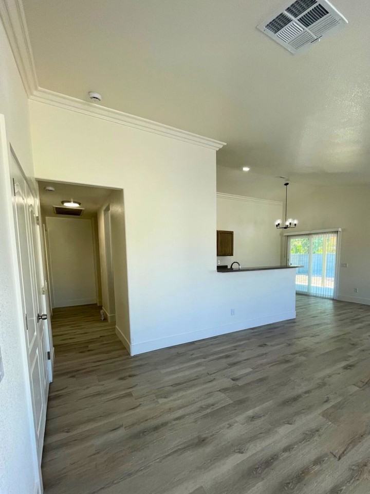 2317 Logsdon Dr - Photo 7 of 35