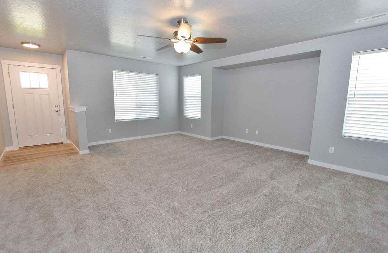 2130 N Morello Ave - Photo 3 of 25