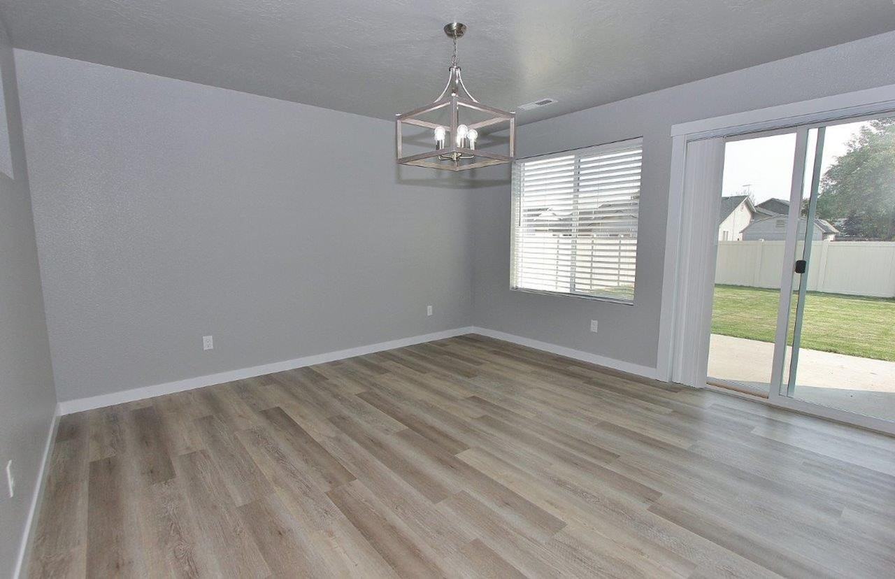 2130 N Morello Ave - Photo 5 of 25