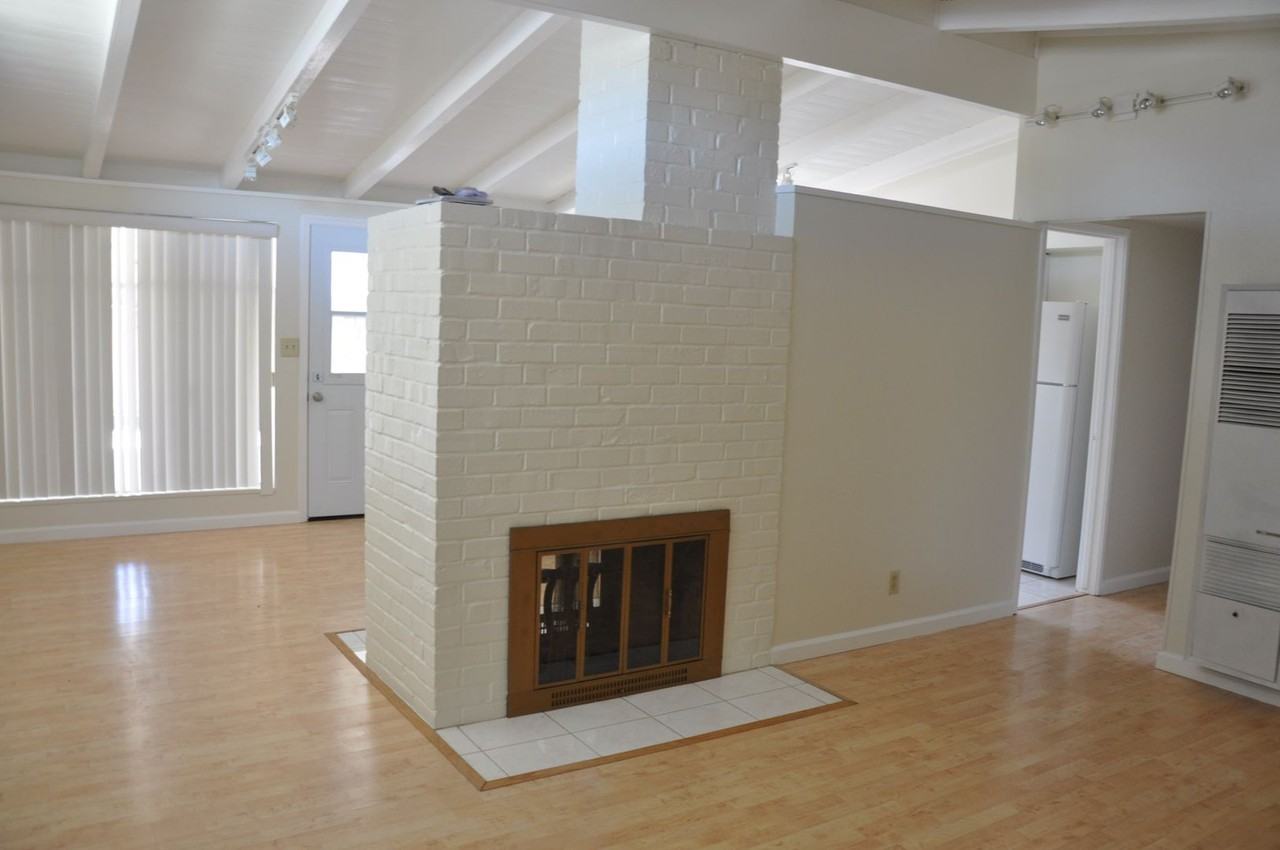 1218 Sandia Ave - Photo 5 of 19