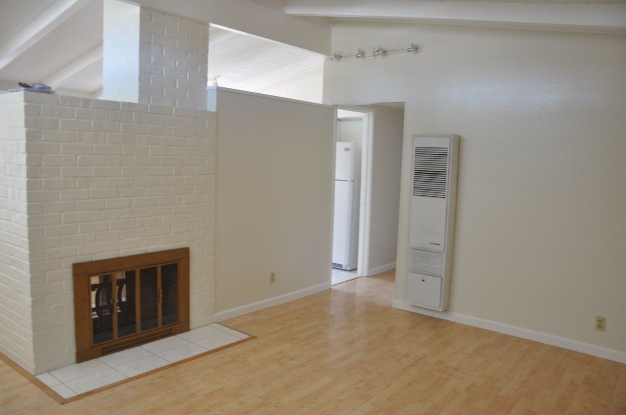 1218 Sandia Ave - Photo 6 of 19