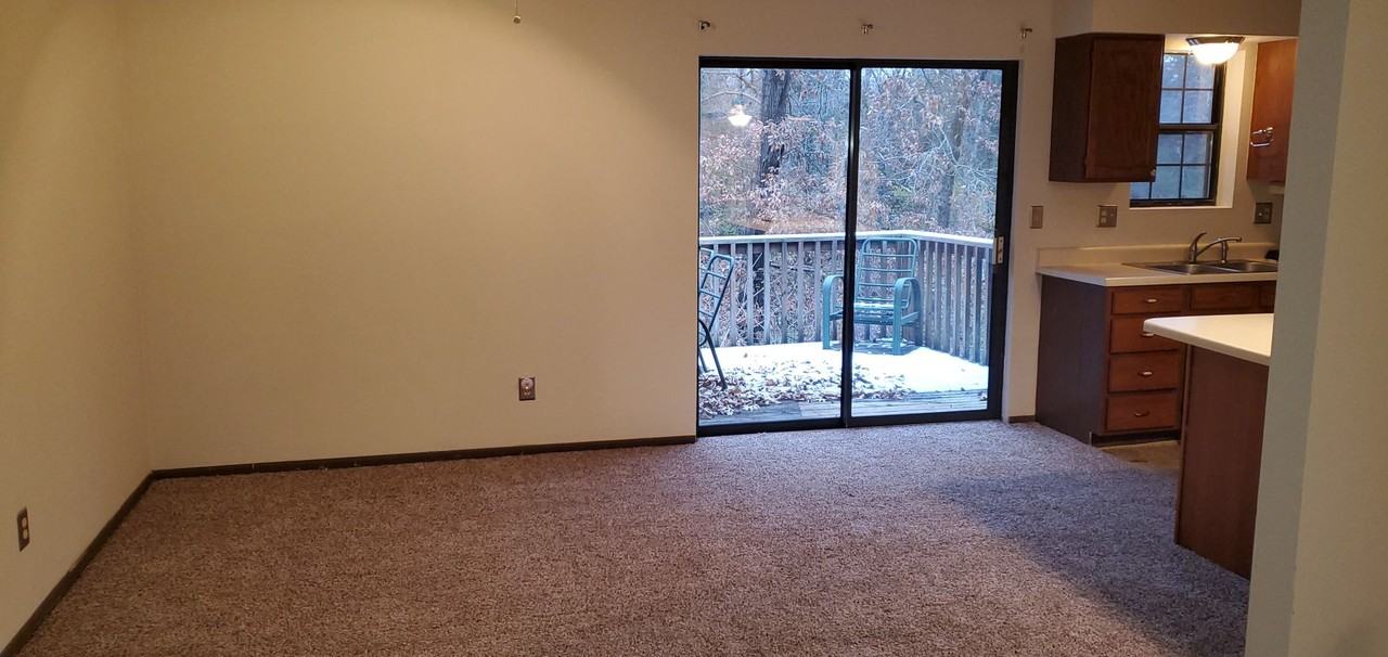 8303 W Southeast Ct - Photo 3 of 15