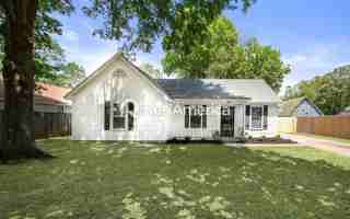 featured image of 4470 Hunter Bay Dr
