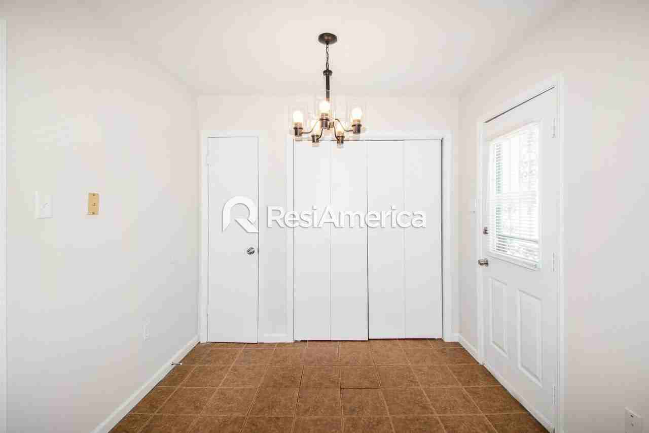 4470 Hunter Bay Dr - Photo 4 of 14