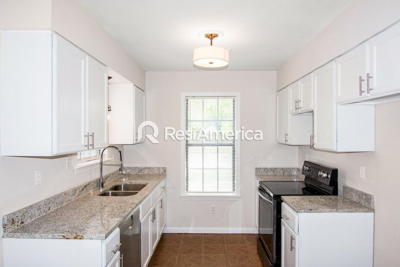4470 Hunter Bay Dr - Photo 5 of 14