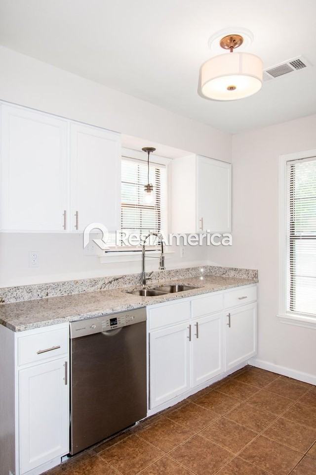 4470 Hunter Bay Dr - Photo 6 of 14