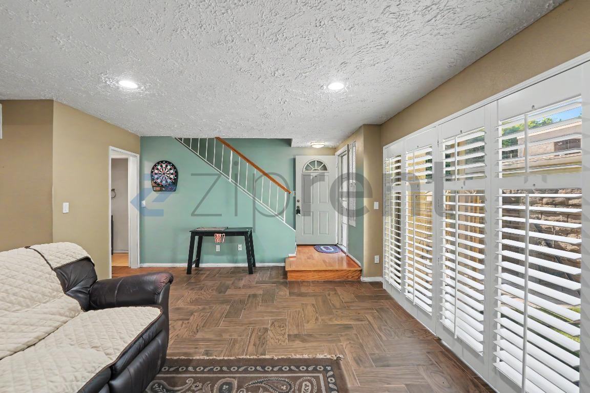 8633 Balboa Blvd #2 - Photo 5 of 24