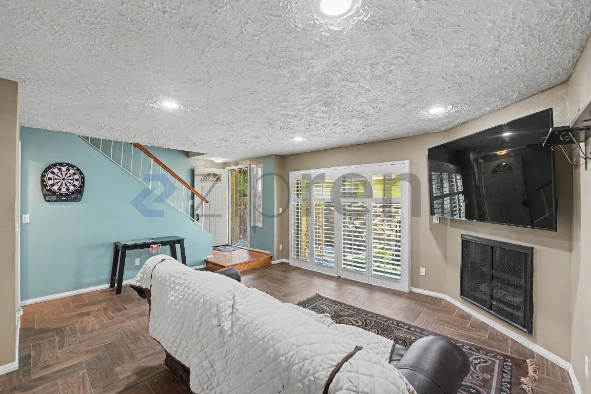 8633 Balboa Blvd #2 - Photo 6 of 24