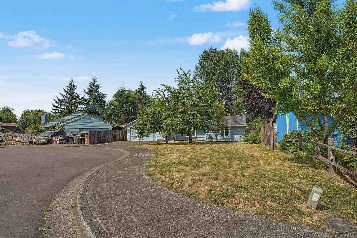 2165 Sw 208th Ave - Photo 4 of 26