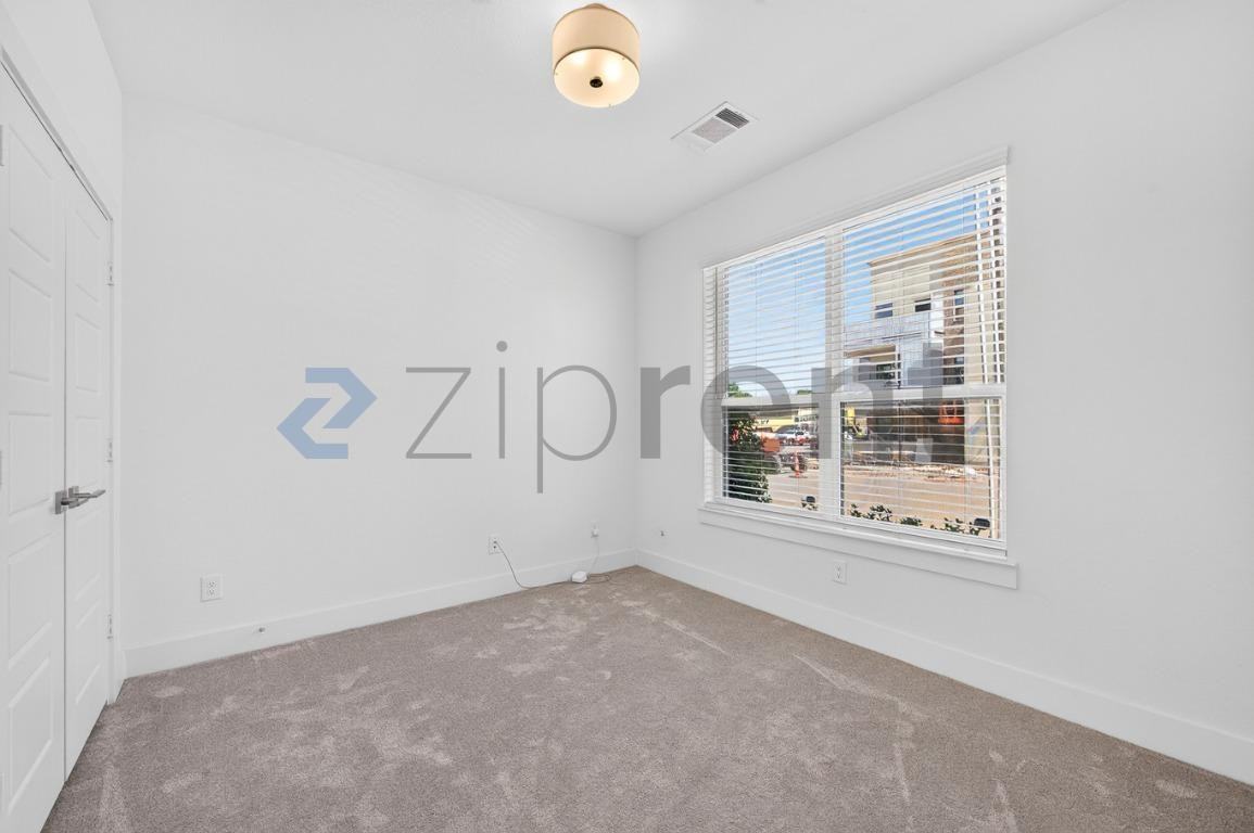 1733 W Cantey St - Photo 5 of 38