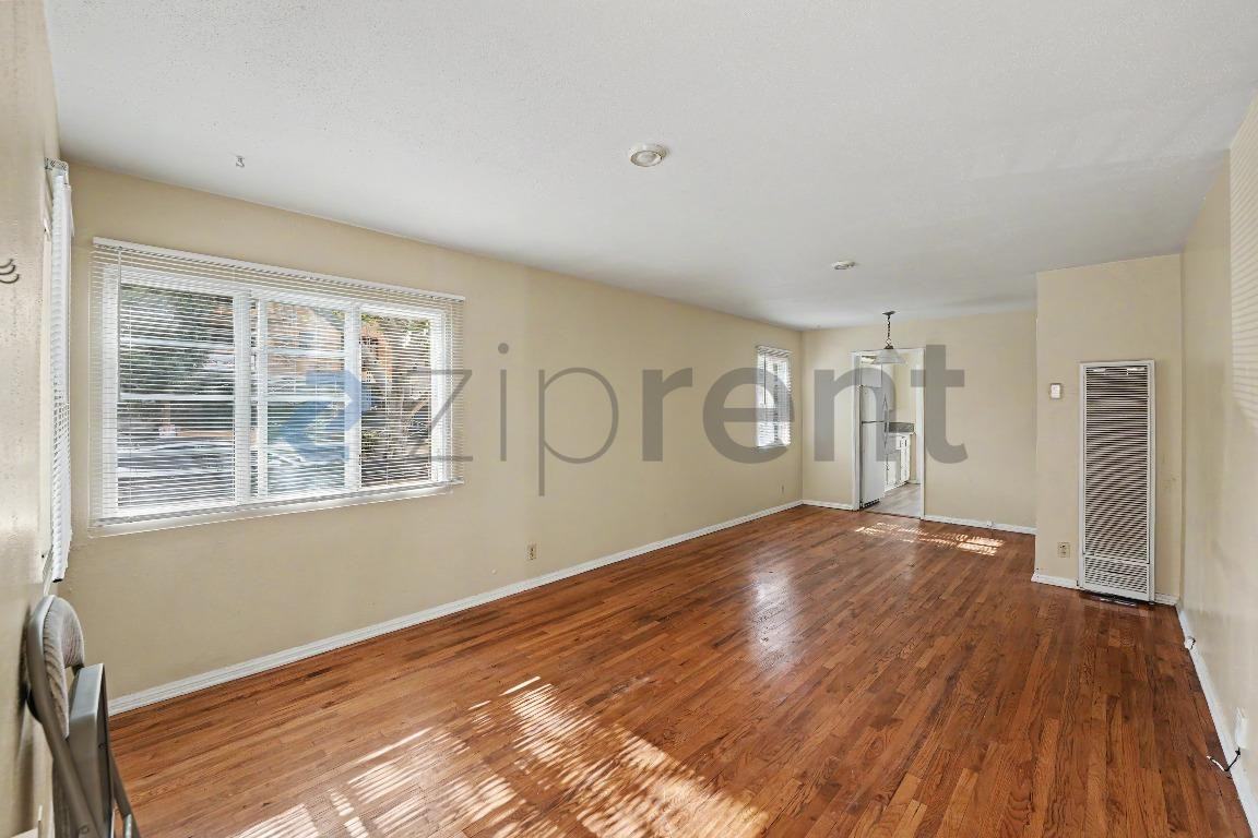 8836 Ramsgate Ave - Photo 6 of 11