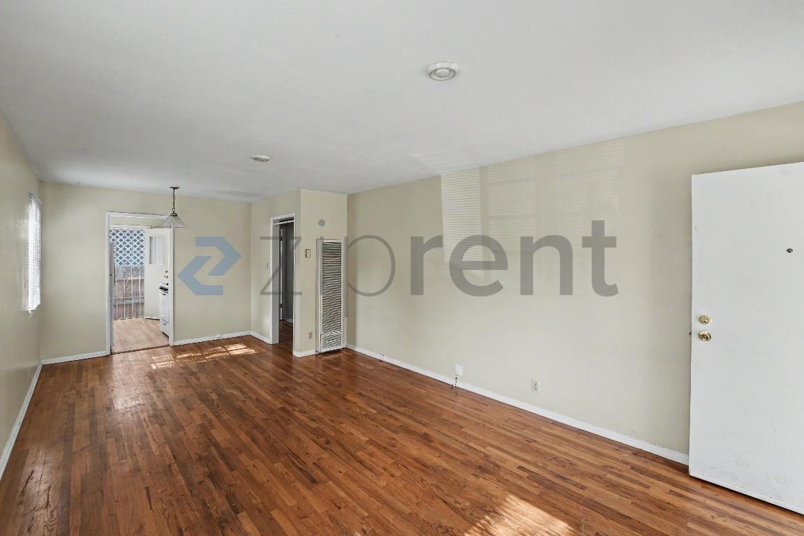 8836 Ramsgate Ave - Photo 7 of 11