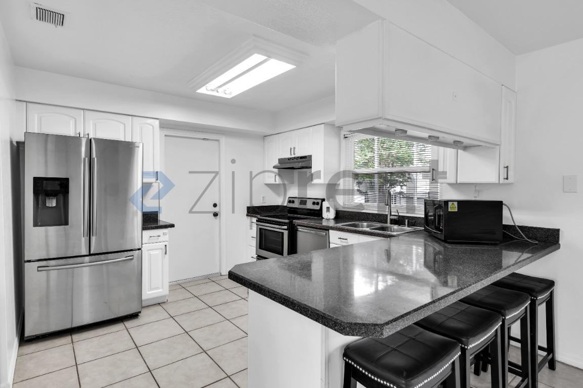 11706 Oban Ave - Photo 2 of 17