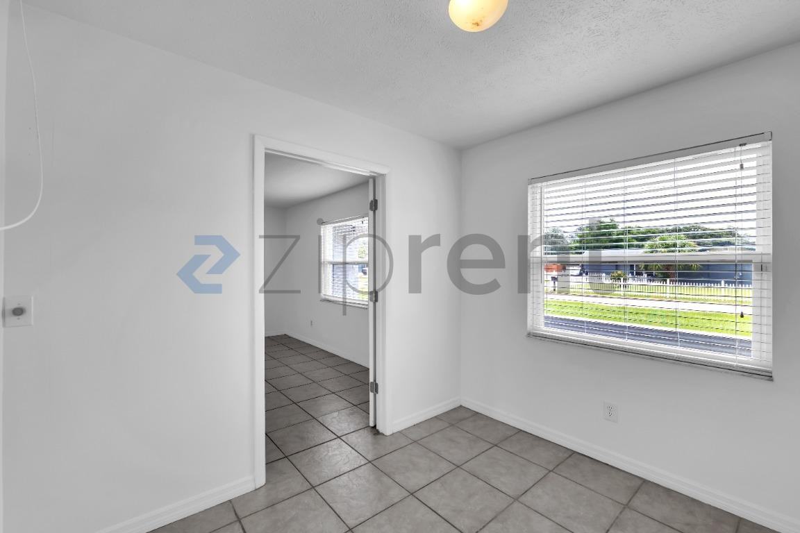 11706 Oban Ave - Photo 7 of 17