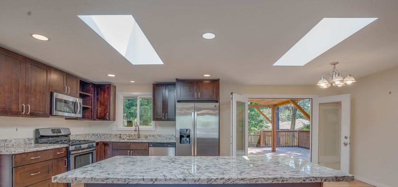 18038 1st Ave Ne - Photo 3 of 14