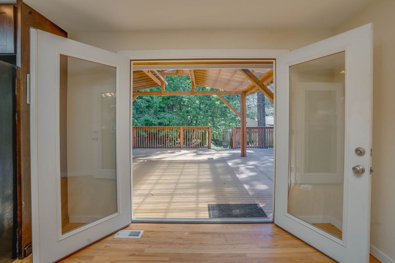 18038 1st Ave Ne - Photo 4 of 14