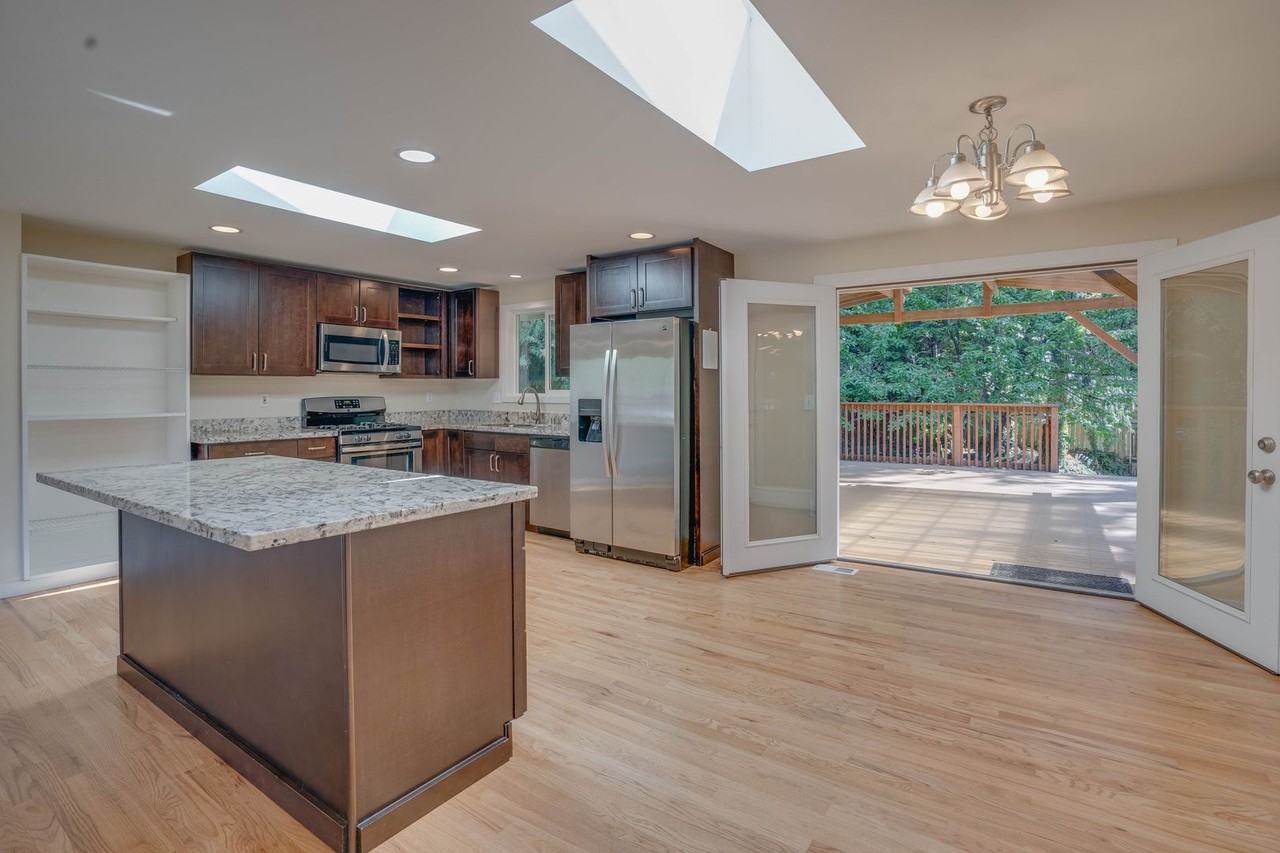 18038 1st Ave Ne - Photo 5 of 14