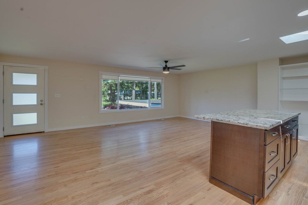 18038 1st Ave Ne - Photo 7 of 14