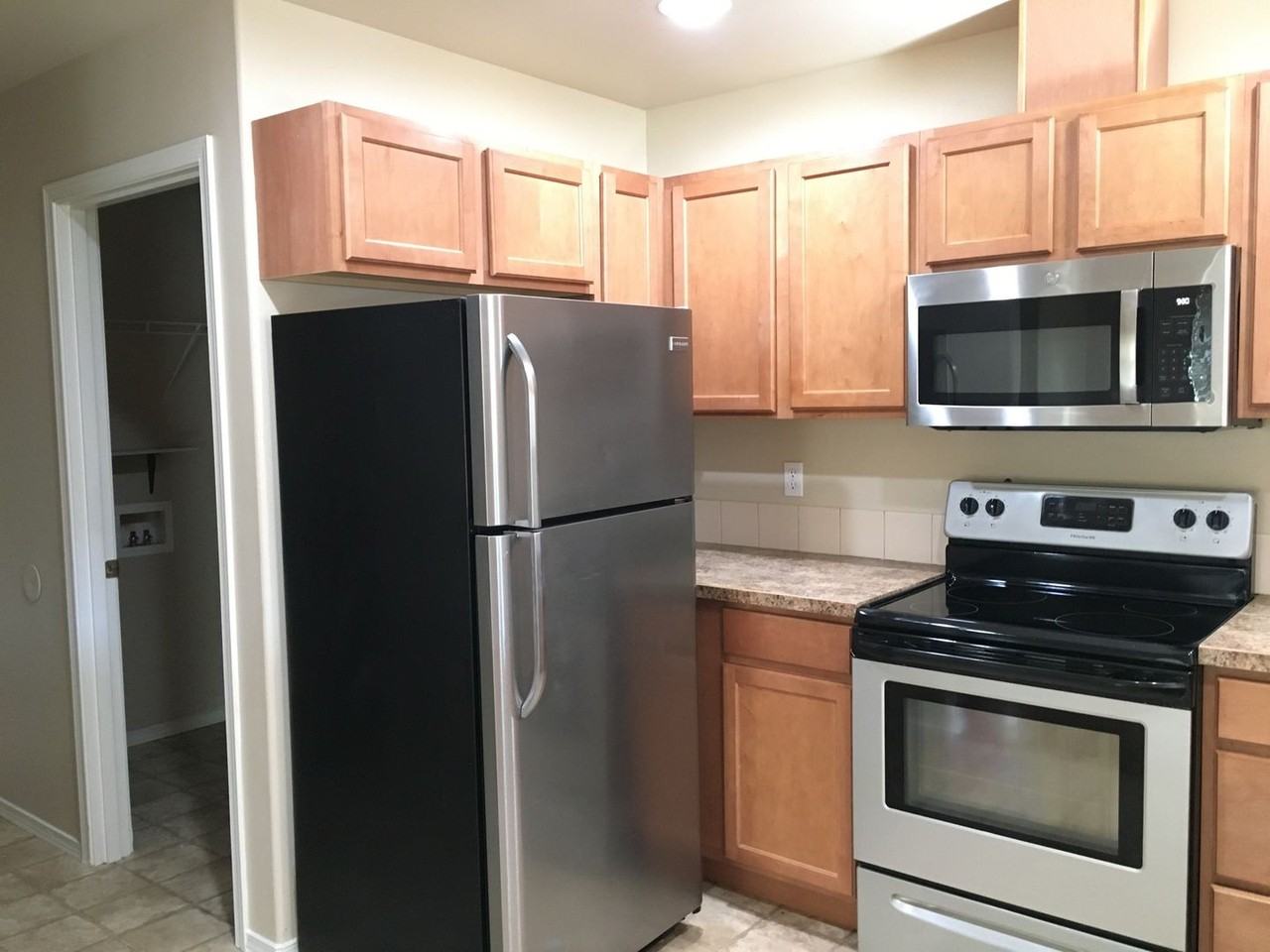 1235 Sw 27th St - Photo 4 of 26