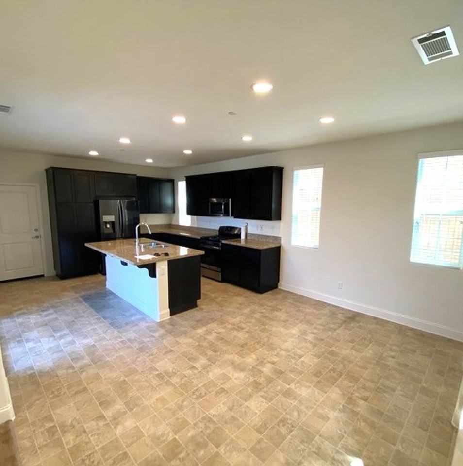 1824 Blue Sage Ln - Photo 3 of 18