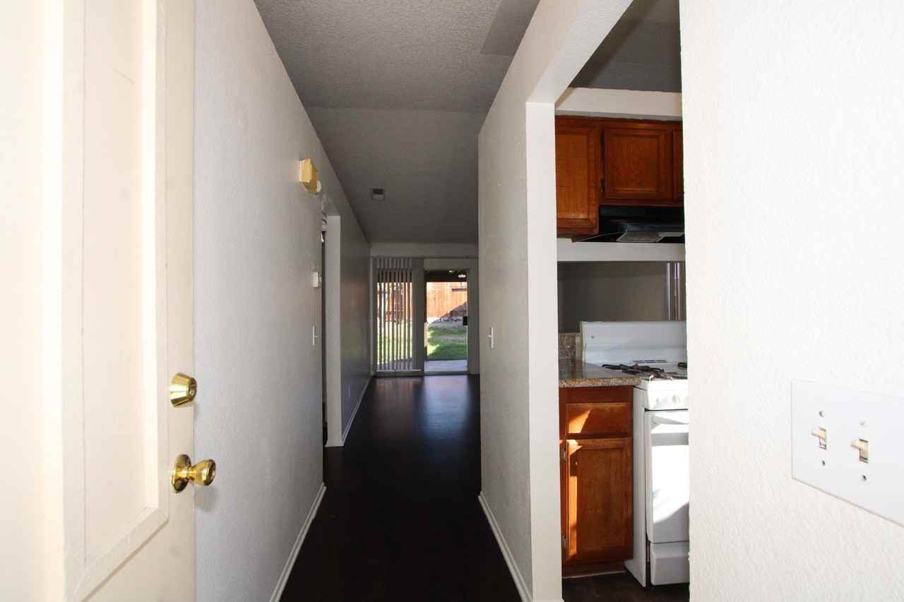 836 Cisco St - Photo 5 of 20