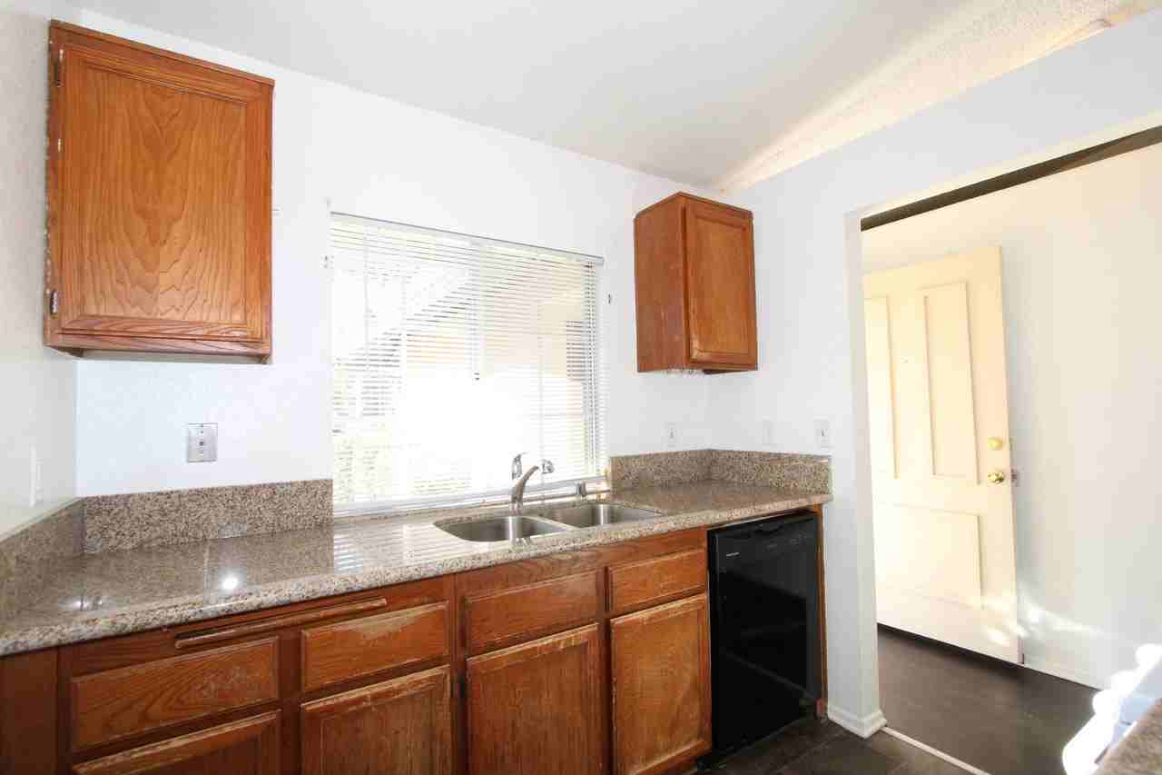 836 Cisco St - Photo 6 of 20